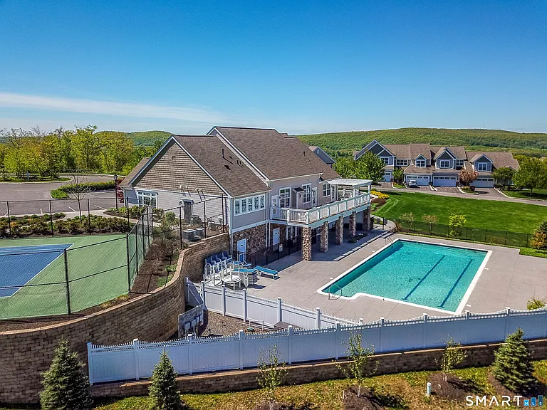 16 Hunting Ridge Ln — Photo 37