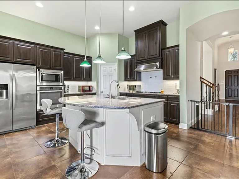 1036 Edgefield Ln — Photo 12