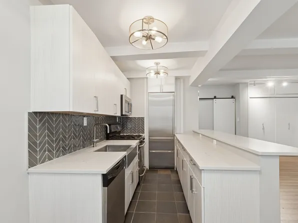 155 East 49th Street image 3 of 6