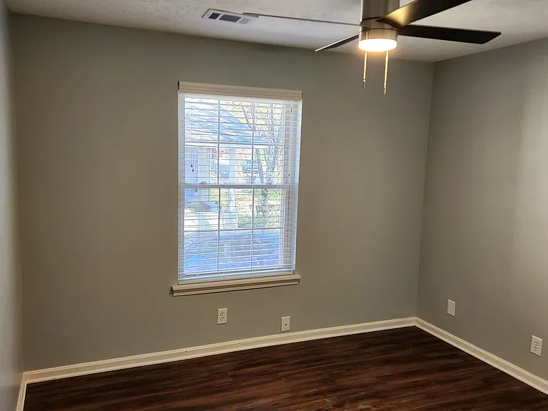 100 Forest Ct #4 — Photo 11