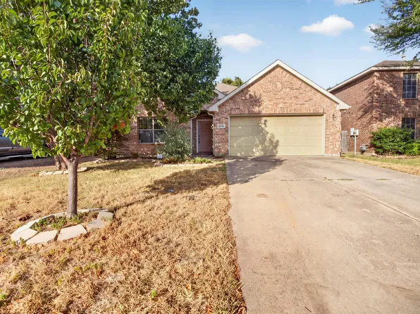 5916 Crestview Dr, Grand Prairie, TX 75052