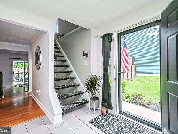 5th image of 16164 Henderson Ln