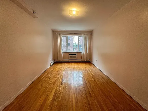 147-38 Grand Central Pkw image 3 of 12