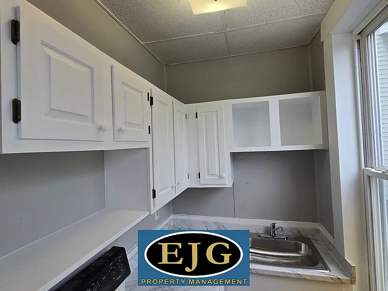 50 Main St #5 — Photo 2