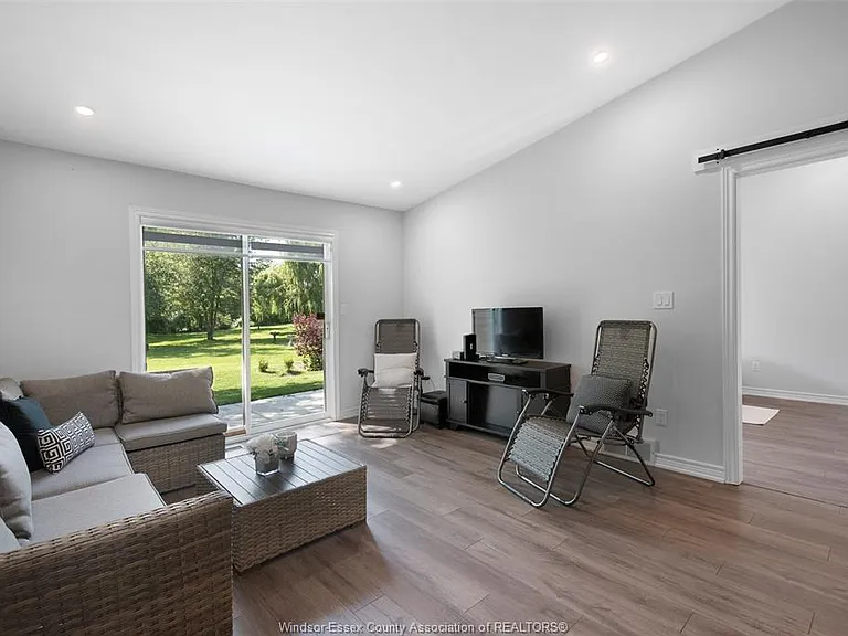 19 Malibu Dr — Photo 11