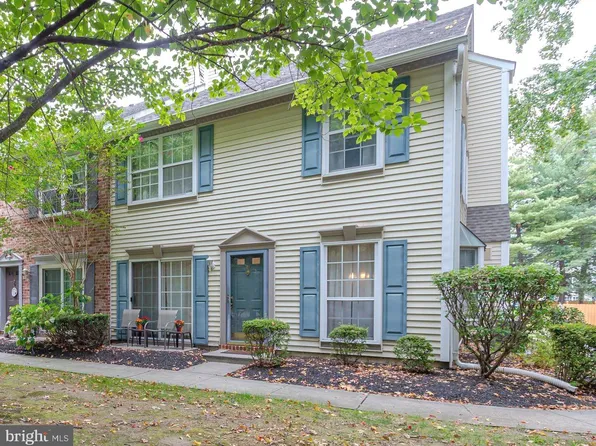 23 Chambord Ct, Hamilton, NJ 08619