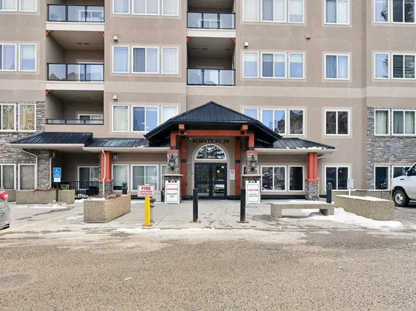 20 W Discovery Ridge Close SW #108, Calgary, AB T3H 5X4