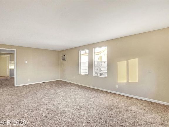 4th image of 215 Mojave Ln