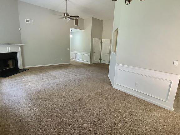 2nd image of 1593 Queen Elizabeth Dr