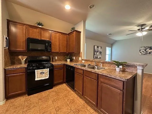 10426 Whisper Bluff Dr — Photo 6