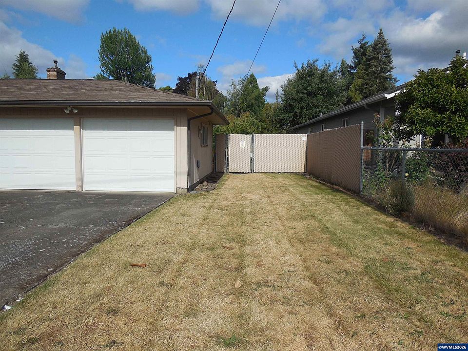 2nd image of 542 Clarmar Dr NE