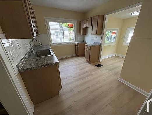 2nd image of 1001 Woodview Rd