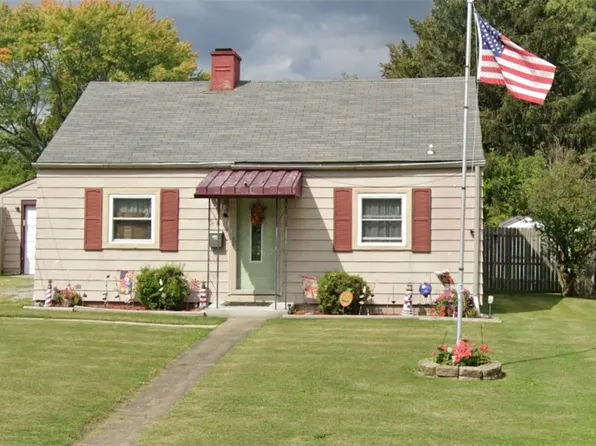 560 Carnegie Ave, Sharon, PA 16146