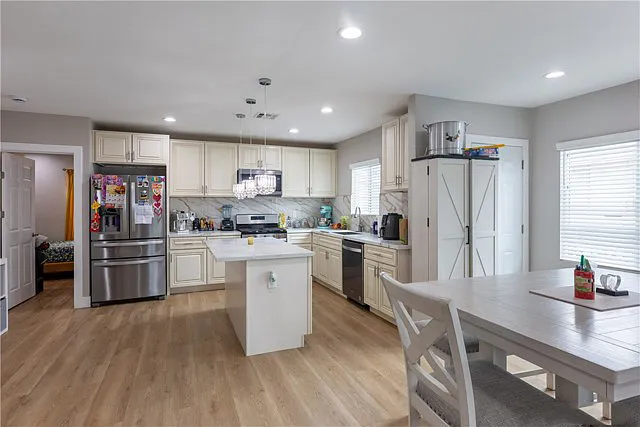 1344 Ximeno Ave