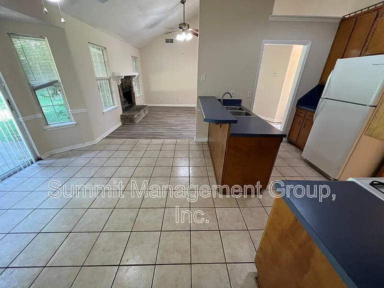 555 Cowan Rd — Photo 11