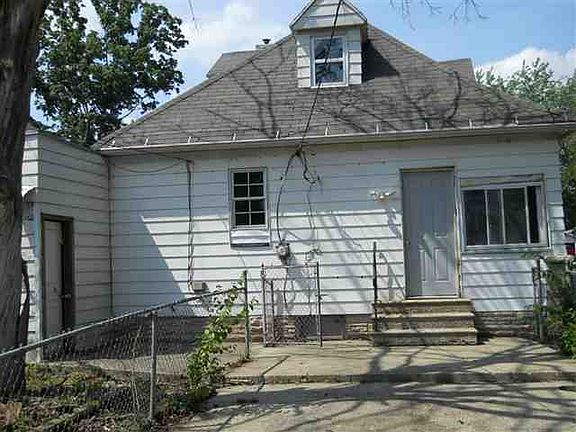 2nd image of 1129 W Lexington Ave