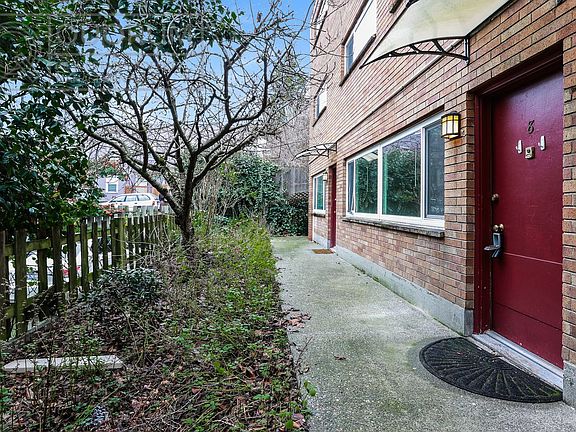 2nd image of 119 Valley St APT 9