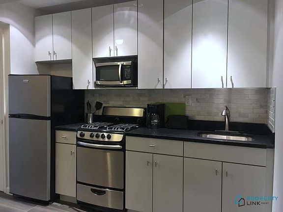 5th image of 145 Mulberry St APT 5B