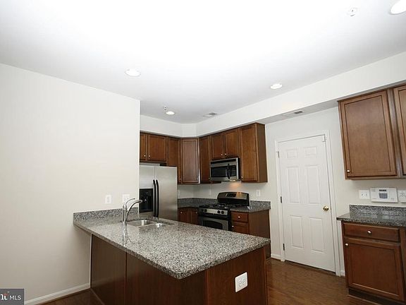 2nd image of 7949 Crescent Park Dr