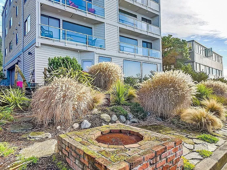 4021 Beach Dr SW #202 — Photo 20