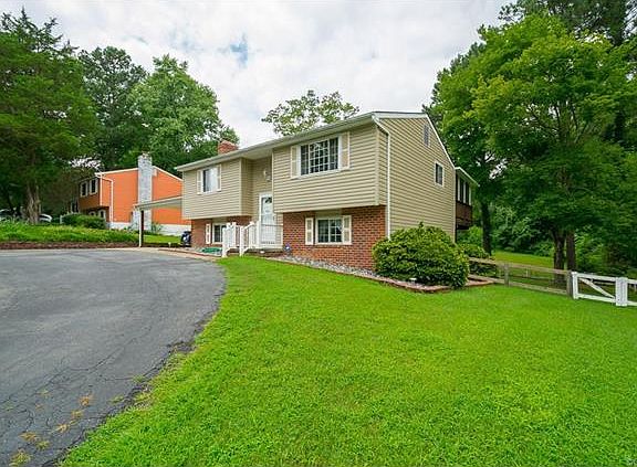 3rd image of 10516 Seacliff Ln