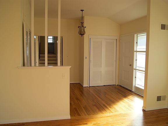 Entry Foyer from L/R