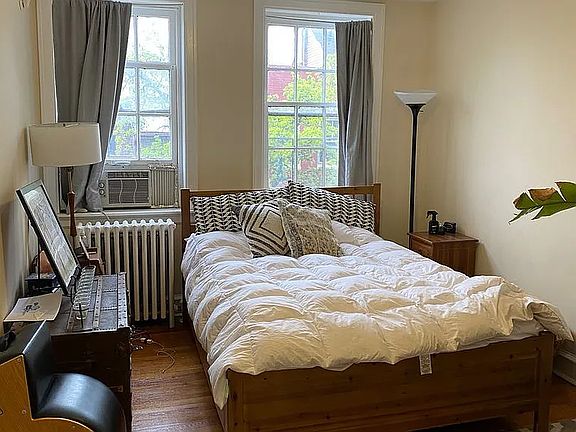 5th image of 625 Pine St APT 1R
