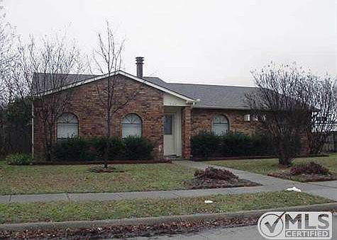 1st image of 900 Longhorn Dr
