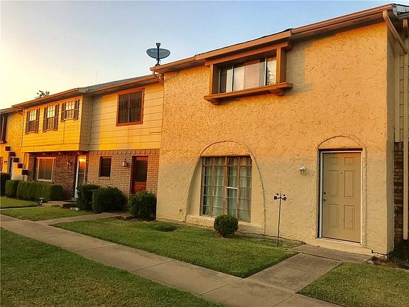 2nd image of 29 E Creek Dr #17