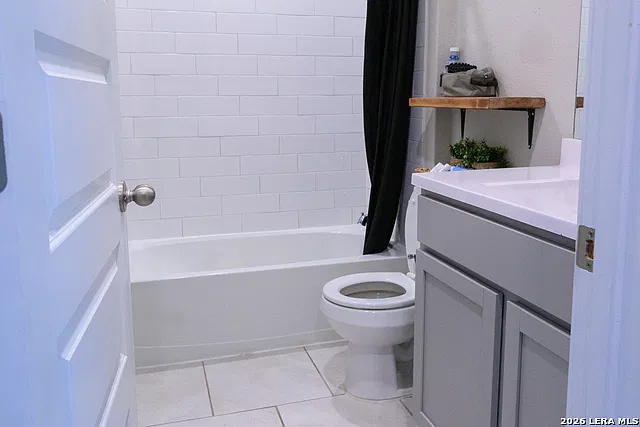 4 bed, 3.0 bath, 2391 sqft, $2,800 — Photo 4