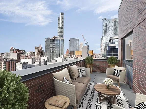 26-14 Jackson Avenue image 1 of 12