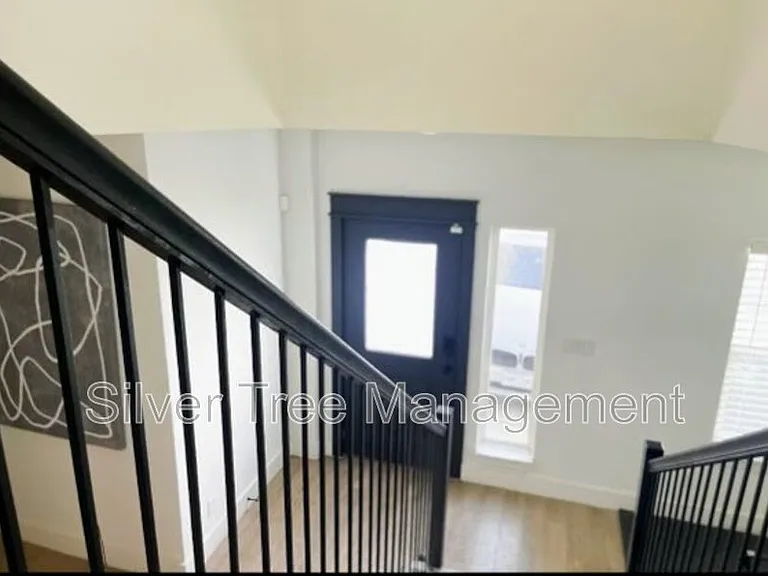 9073 Quarry Hill Ct — Photo 6
