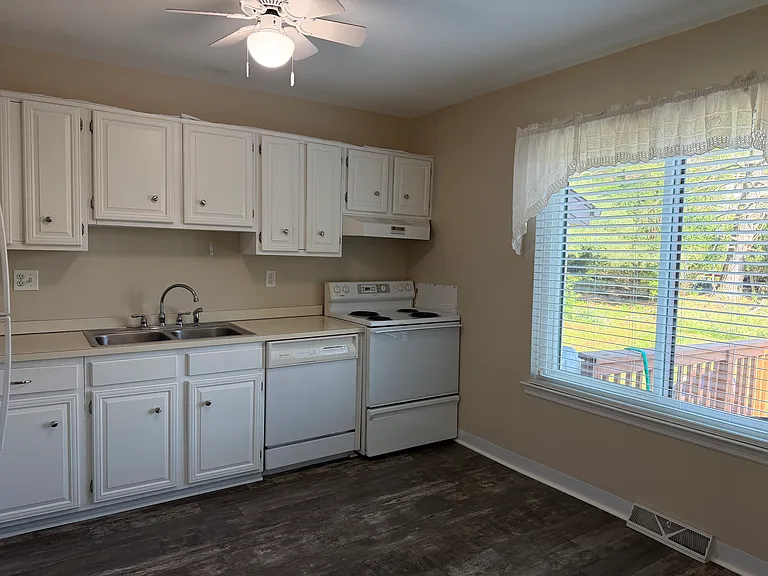 5404 Doral Dr — Photo 13