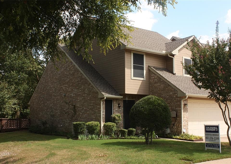 1st image of 407 Oak Leaf Dr