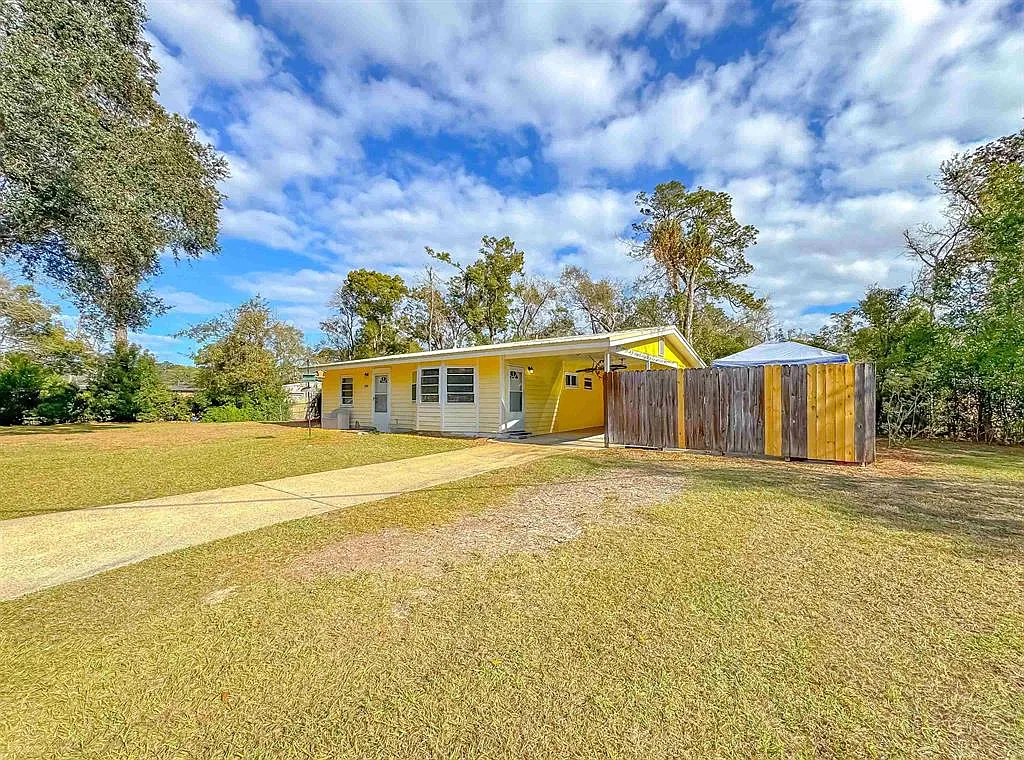 3 bed, 850 sqft, $1,700 — Photo 1