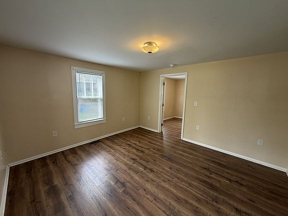 3rd image of 530 Crescent Dr