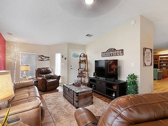 4th image of 850 Bishop Dr