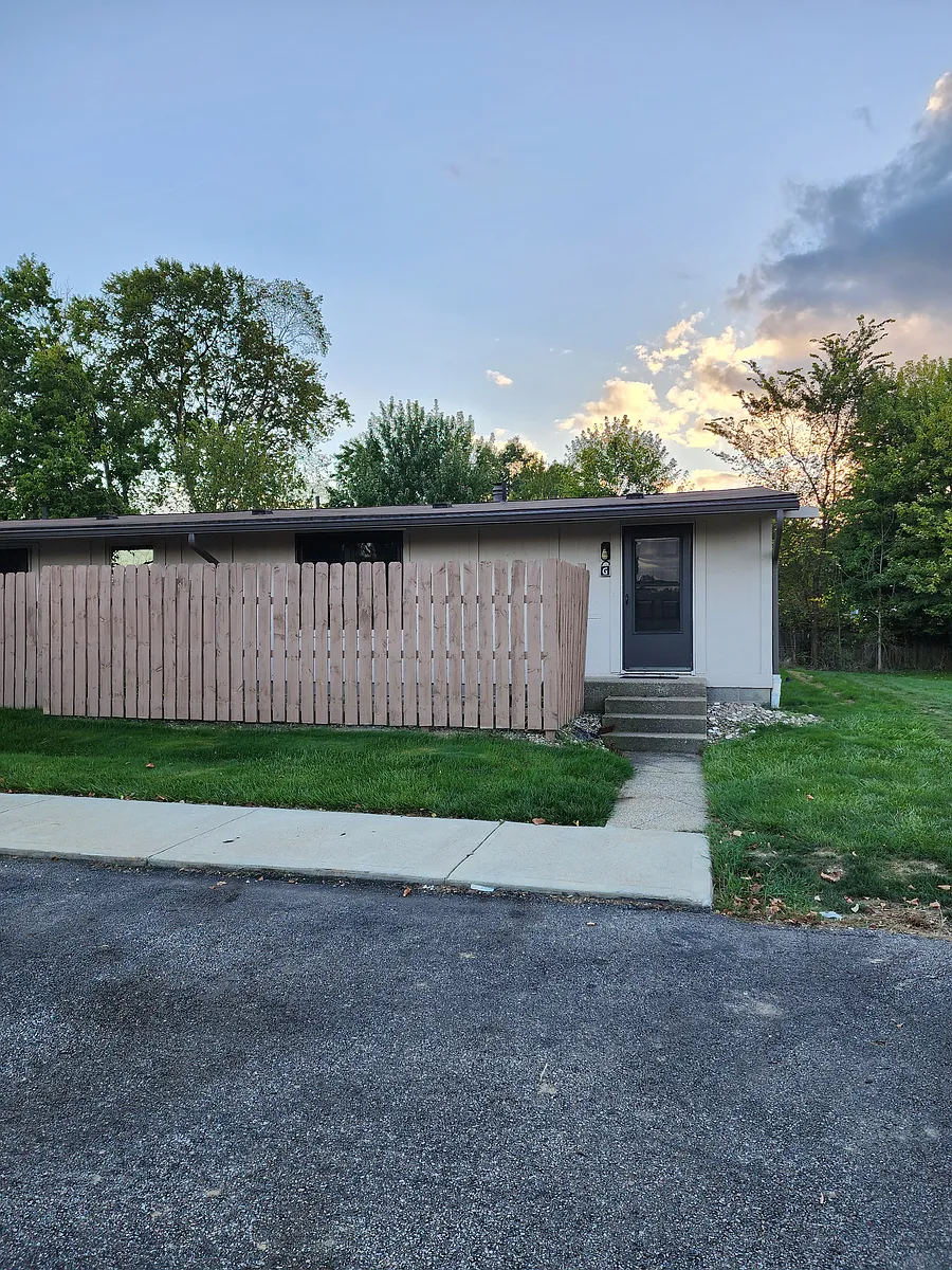 Front - 903 Wadsworth Rd #G