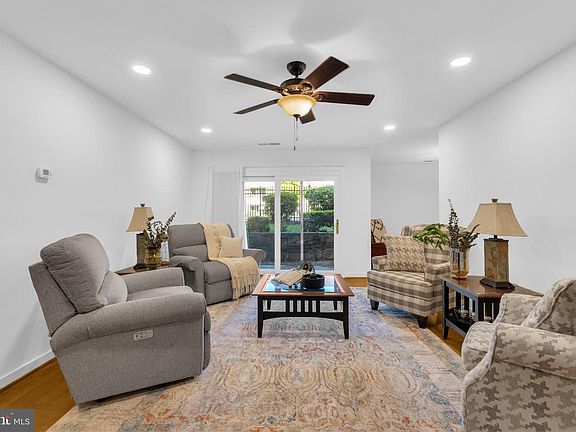 4th image of 527 Florida Ave APT T2
