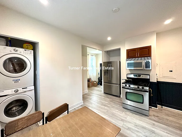 72 Roseclair St #2R — Photo 16