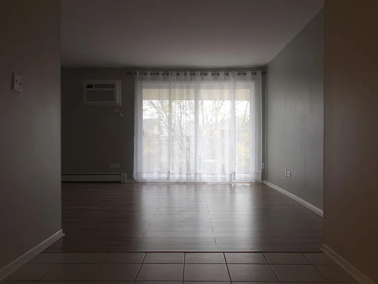 10530 Parkside Ave — Photo 2