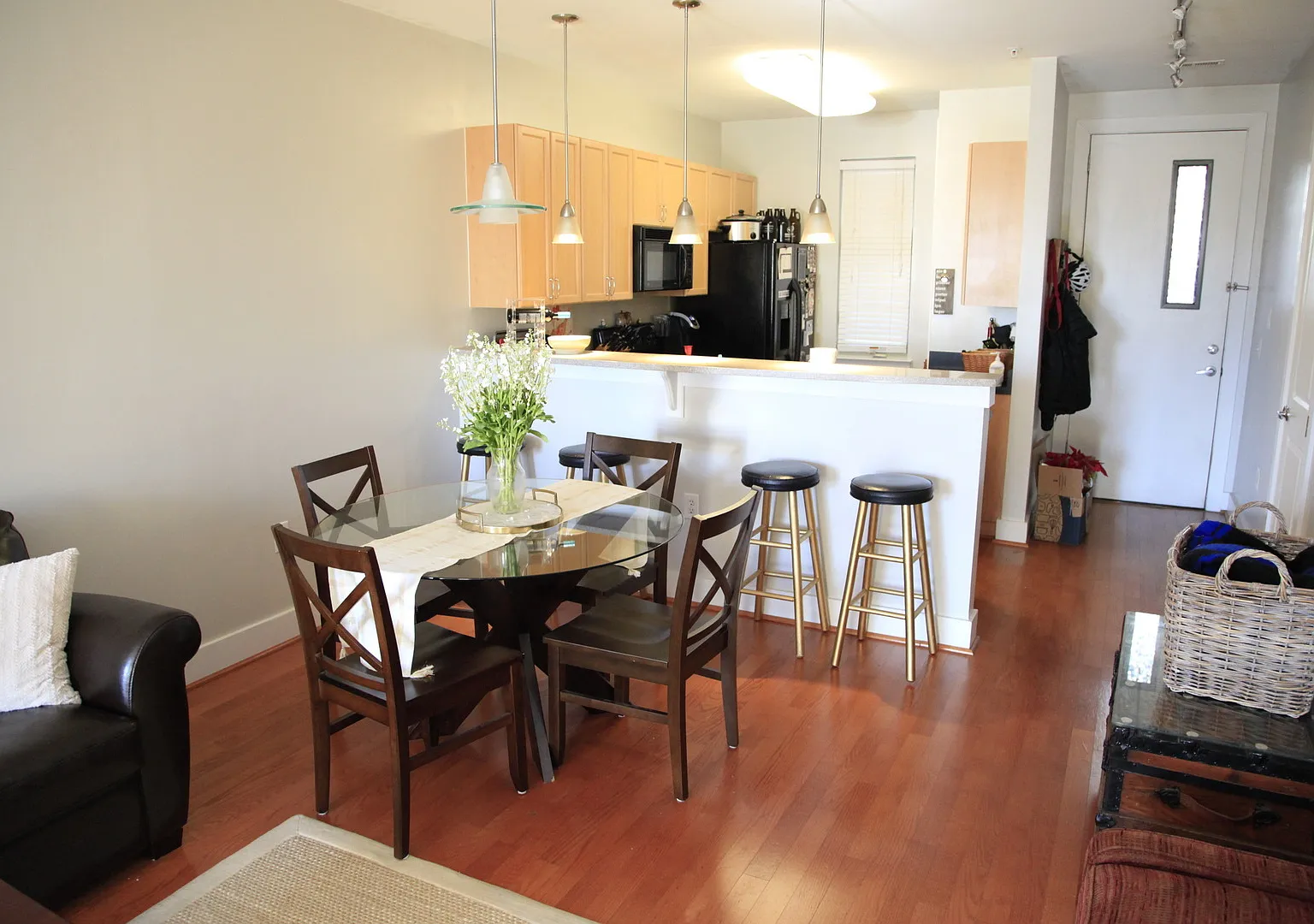 Charming 2 Bedroom/2 Bath condo close to uptown — Photo 4