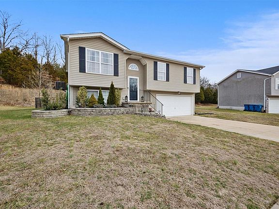 3rd image of 1552 Saint Charles Dr