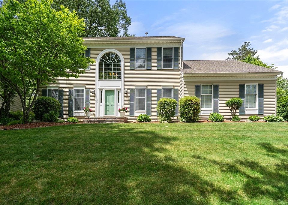 1st image of 15 Winthrop Dr
