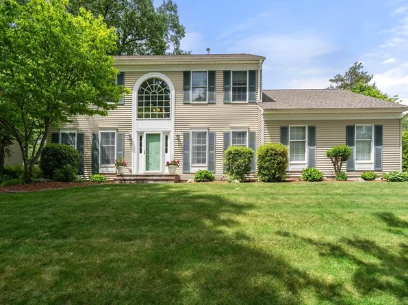 15 Winthrop Dr, Franklin, MA 02038