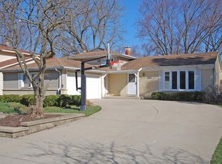 254 Selwyn Ln, Buffalo Grove, IL 60089