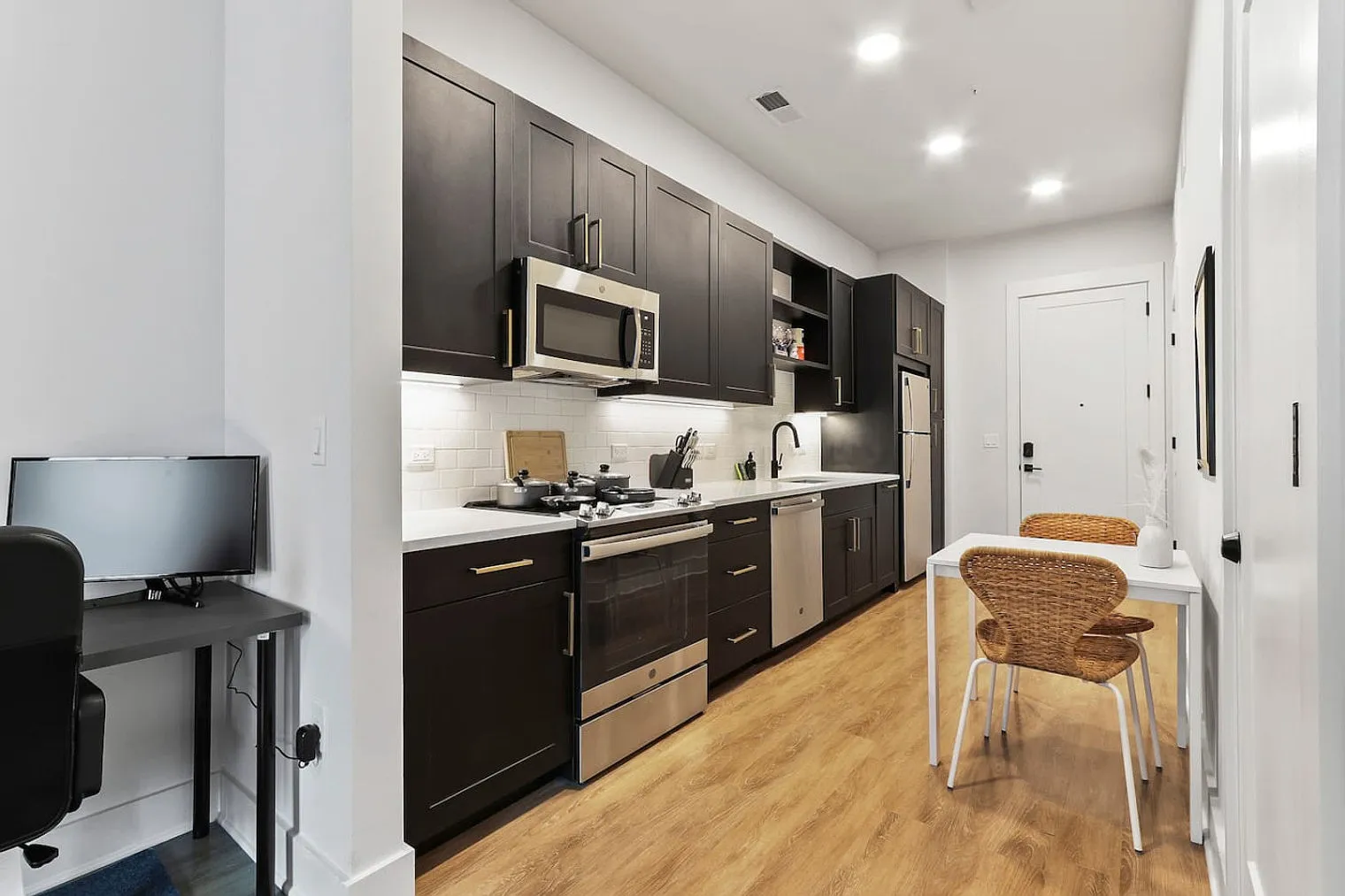 Studio, 1.0 bath, 602 sqft, $3,556 — Photo 2