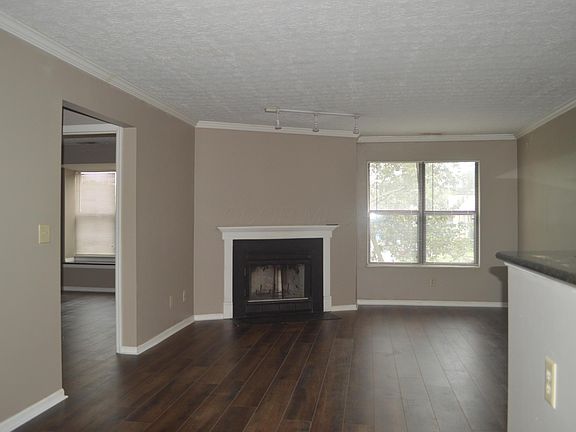 4th image of 2744 Greystone Dr APT D