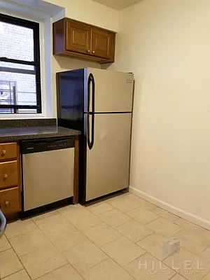 Rented by Hillel Realty Group | media 27