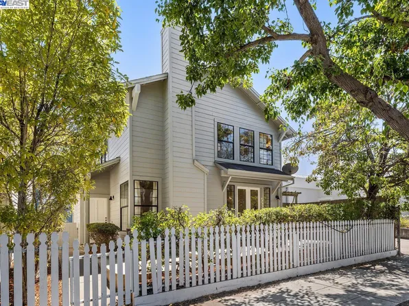 1530 Chestnut St, Alameda, CA 94501